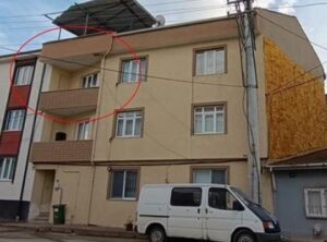 Bursa'da 2 Yaşındaki &Ccedil;ocuk Balkondan D&uuml;şerek Ağır Yaralandı