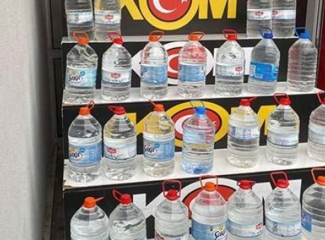 Adana’da Kaçak İçecek Operasyonu: 5 Şüpheli Ele Geçirildi, Yüzlerce Şişe İçki İmha Edilecek