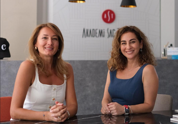 Lisanslı Trikoloji Uzmanlarıyla Akademi Sa&ccedil; Terapi&rsquo;de Sa&ccedil; D&ouml;k&uuml;lmesi ve Sa&ccedil; Derisi Problemlerine Bilimsel &Ccedil;&ouml;z&uuml;mler