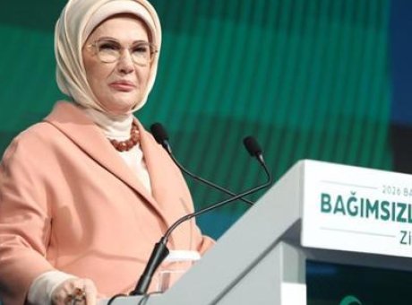 “Bağımsızlık Yılı 2026: Emine Erdoğan, Yeşilay Zirvesi’nde Geleceği İşaret Etti”