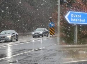 Bolu Dağı'nda Kış Şovu: İlk Kar Beyaz &ouml;rt&uuml;yle Karşılıyor!
