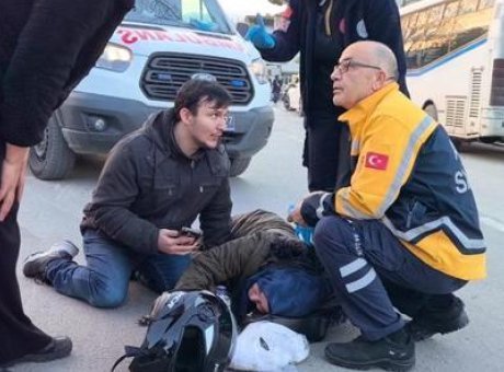Bursa’da Motosiklet Kazasında 4 Yaralı: Genç Sürücünün Annesine Moral Verdiği Anlar