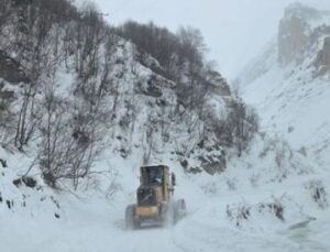 &Ccedil;ığ Felaketi Artvin&rsquo;i Sardı: 3 &Ccedil;oban Tehlikede, Ekipler Seferber