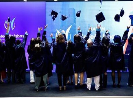 Genç Kızların Geleceği İçin Fırsat: KADEM’in İşbaşı Projesi 7. Dönem Mezunlarını Verdi