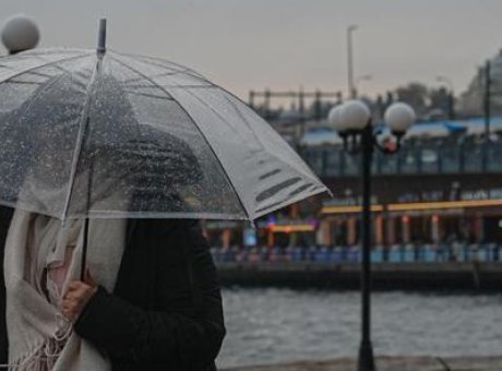 İstanbul’da Hafta Sonu Fırtına ve Sağanak Bekleniyor! Sıcaklıklar 10 Derece Düşecek