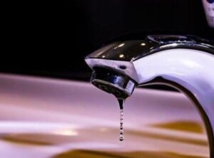 İzmir'de Su Kesintisi: Narlıdere ve G&uuml;zelbah&ccedil;e'de 24 Saat Bekleniyor!