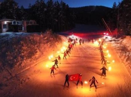 Kış Cenneti Sarıkamış: Kayak Sezonu Renkli Şovla Başladı!