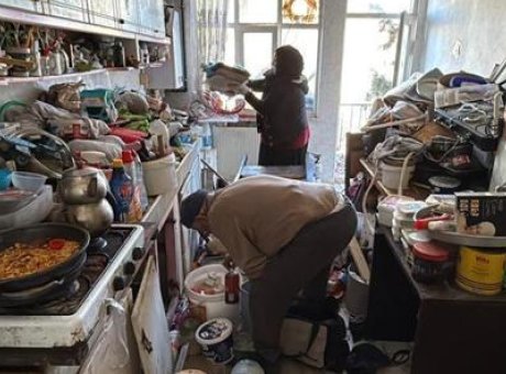 Mahallede Şok Yaratan Çöp Yığını: 10 Kamyon Atık Çıkarıldı!