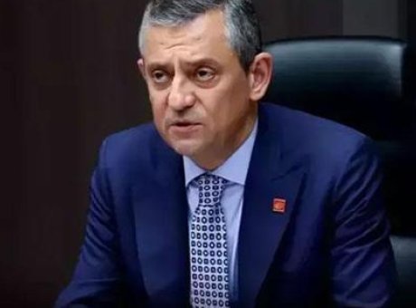 Özgür Özel, Manisa’da Duygusal Ziyaretlerle Gündeme Geldi