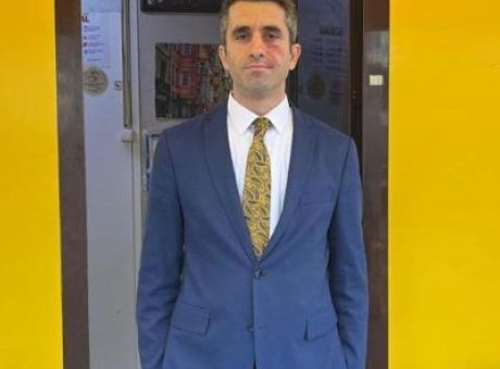 Sıra Dışı Bir Değişim: 10 Yılın Ardından Taksiciliğe Ge&ccedil;en İki &Uuml;niversite Mezunu