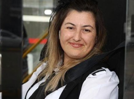 15 Yıl &Ouml;ğretmenlikten Otob&uuml;s Şof&ouml;rl&uuml;ğ&uuml;ne: Hayalini Ger&ccedil;ekleştiren Kadın
