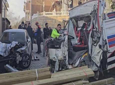 Beykoz’da Feci Kaza: Tahta Y&uuml;kl&uuml; Kamyon İki Can Aldı, Bir Turist Yaralandı