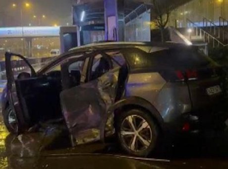 Beylikd&uuml;z&uuml;&rsquo;nde Gece Yarısı İki Feci Kaza: Yaralılar Var!