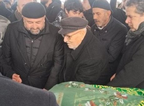 C&uuml;neyt &Ouml;zdemir’in Acı Kaybı: Annesi Son Yolculuğuna Uğurlandı