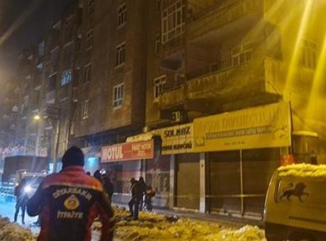 Diyarbakır&rsquo;da Şok Uyarı: İki Bina G&uuml;venlik Nedeniyle Tahliye Edildi!