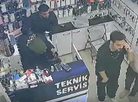 Emin&ouml;n&uuml;’nde Silahlı Saldırı: Doğubank İş Hanı’nda Panik Anları!