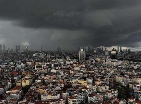 İstanbul&rsquo;da Fırtına Alarmı! Hızla Değişecek Hava Koşulları T&uuml;m Şehri Etkileyecek