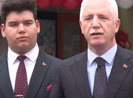 İstanbul’da Karnesini Alan &Ouml;ğrenciler Yarıyıl Tatiline Merhaba Dedi!