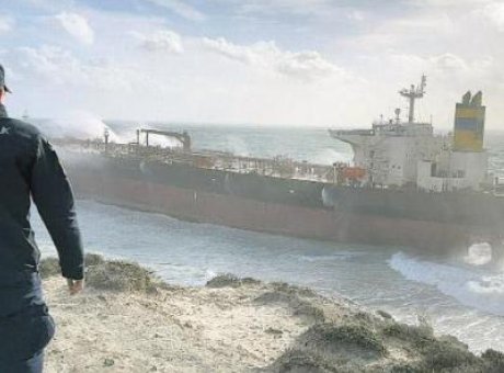 İstanbul&rsquo;da Lodos Fırtınası: Motosiklet S&uuml;r&uuml;c&uuml;leri Zor Anlar Yaşadı