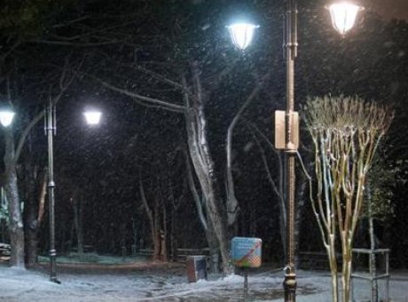 İstanbul’un Beyaz Tabutuyla Tanıştığı Gece: Kar Yağışı Şehri Sarıya B&uuml;r&uuml;d&uuml;