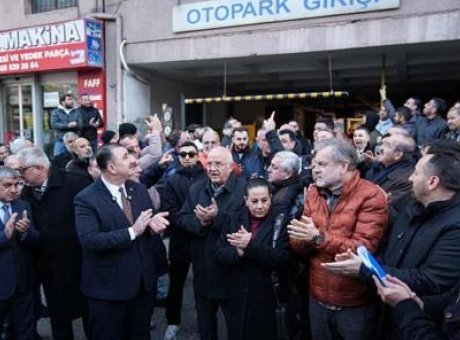 İzmir&rsquo;de Esnafın Sesi: &Ccedil;ankaya Otoparkı Kapatıldı, Tepkiler Patladı!