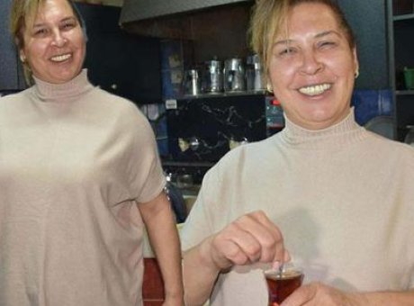 İzmir’in Kahveciler Esnaf Odası’nda Tarihi Değişim: İlk Kadın Başkan G&ouml;reve Geldi!