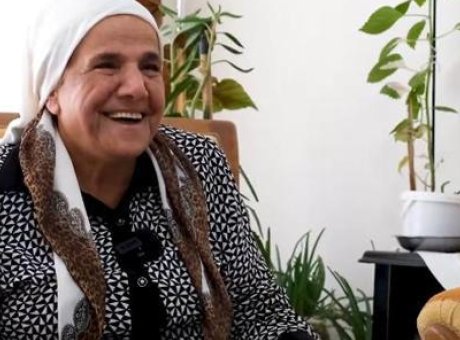 Kahramanmaraş’taki Deprem Gazisi Fatma Teyze, Yeni Evinde Umut Dolu Bir Başlangı&ccedil; Yapıyor!