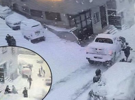 Karla Kaplı Yolda Şok Edici Kaza: İki &Ccedil;ocuk Yaralandı!