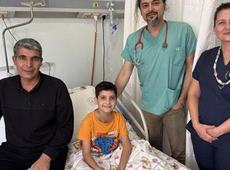 K&uuml;&ccedil;&uuml;k Kahramanın Hayat M&uuml;cadelesi: Ameliyat &Ouml;ncesi Kalbi Duran Azat Yeniden Hayata D&ouml;nd&uuml;