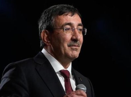 Sanayide Y&uuml;ksek Teknoloji Atılımı: Cari A&ccedil;ığı D&uuml;ş&uuml;rmeye Devam Ediyor!