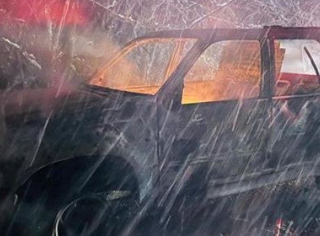 Seyir Halinde Alev Alev Yanan Cip: Kısa S&uuml;rede Demir Yığınına D&ouml;nd&uuml;