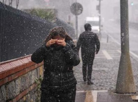 Sıcak Havalara Veda: T&uuml;rkiye’yi Sarsacak Fırtına ve Yağış Geliyor!