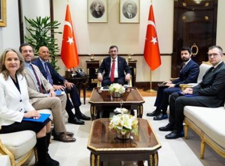 T&uuml;rkiye ve ABD Arasındaki İlişkilerde Yeni D&ouml;nem: Yılmaz ve Barrack&rsquo;tan Kritik G&ouml;r&uuml;şme