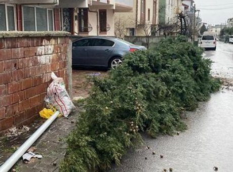 T&uuml;rkiye’yi Vuran Fırtına: 63 İlde Korku Dolu Manzaralar!