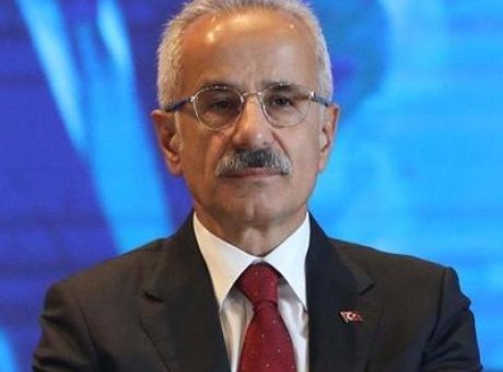 Ulaştırma Bakanı Uraloğlu&rsquo;ndan Şaşırtan A&ccedil;ıklama: K&ouml;pr&uuml; ve Otoyol Ge&ccedil;iş &Uuml;cretlerinde B&uuml;y&uuml;k İndirim!