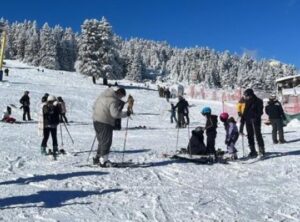 Uludağ'da Kayak Keyfi: 95 Santimetre Karla S&ouml;mestir Coşkusu