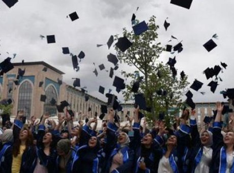 &Uuml;niversiteyi &Uuml;&ccedil; Yılda Bitirmek M&uuml;mk&uuml;n M&uuml;? Yeni Model Detayları Ortaya &Ccedil;ıktı!