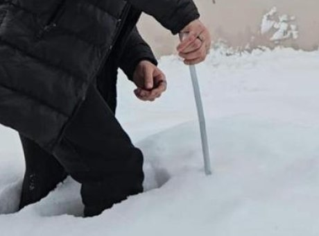 Van’da Kar &Ccedil;ilesi: G&ouml;le’de Kar Kalınlığı 80 Santimi Aştı!