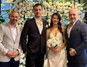 &Uuml;nl&uuml; İş İnsanı Sertan Ay&ccedil;i&ccedil;ek, Erkek Kardeşini Nişanladı