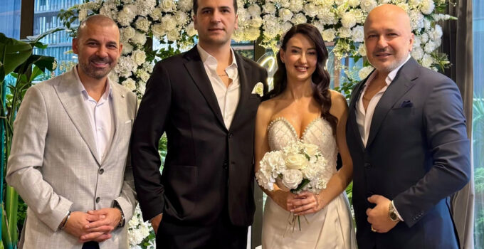 &Uuml;nl&uuml; İş İnsanı Sertan Ay&ccedil;i&ccedil;ek, Erkek Kardeşini Nişanladı