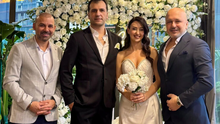 &Uuml;nl&uuml; İş İnsanı Sertan Ay&ccedil;i&ccedil;ek, Erkek Kardeşini Nişanladı