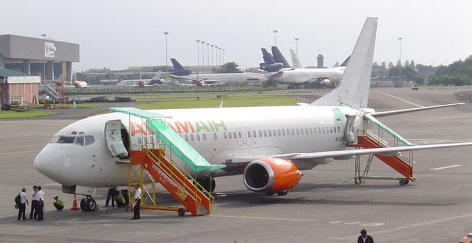 Adam Air 574 ve Bir Havayolunun &Ccedil;&ouml;k&uuml;ş&uuml;