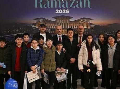 &Ccedil;ocukların Dijital D&uuml;nyası Değişiyor: Bakan Uraloğlu’ndan Şok A&ccedil;ıklama!