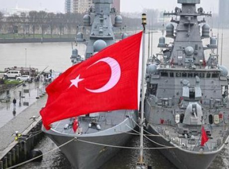 Stratejik G&ouml;vde G&ouml;sterisi: TCG Anadolu Rotterdam’da Savunma Sanayisini Tanıttı