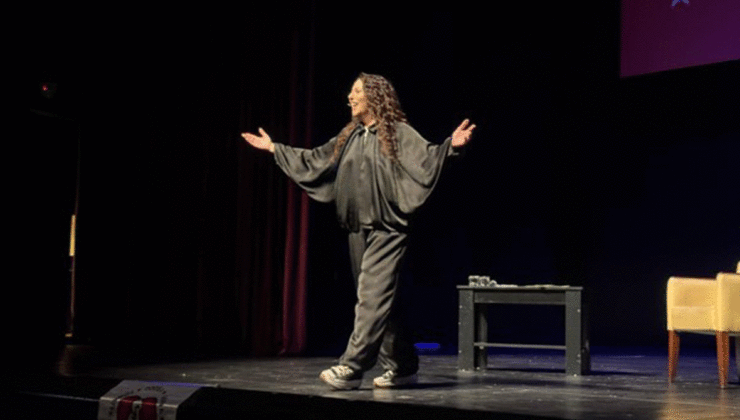 &Ouml;zlem Kosif otizmli &ccedil;ocuklar yararına sahne aldı