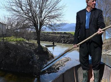 80 Yaşındaki ‘Yerli Robinson’ 10 Yıl Sonra Adasına D&ouml;nerek Huzuru Buldu