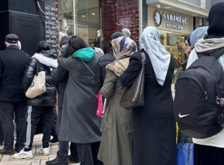 Altın Fiyatlarında Şok D&uuml;ş&uuml;ş: Kocaeli’de Kuyruklar Uzadı!