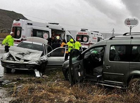 Ankara’da Korkun&ccedil; Trafik Kazası: 1 &Ouml;l&uuml;, 4 Yaralı!