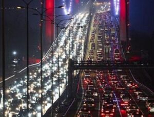 Bayram D&ouml;n&uuml;ş&uuml; İstanbul’da Trafik K&acirc;busu: Yoğunluk Y&uuml;zde 62’ye Ulaştı!