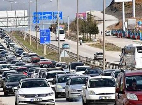 Bayram Sonrası D&ouml;n&uuml;ş Yolculuğu: 10 Saatlik Bekleme S&uuml;releri Kapıda!